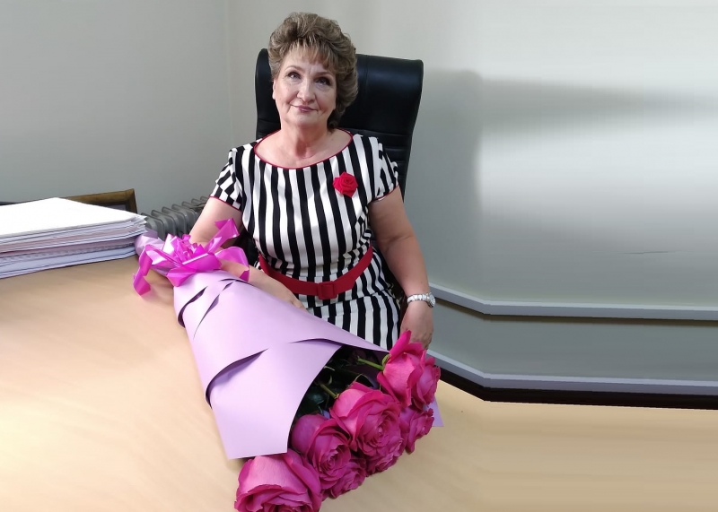 Уважаемая Марина Ивановна, поздравляем Вас с 60-летним юбилеем!!!